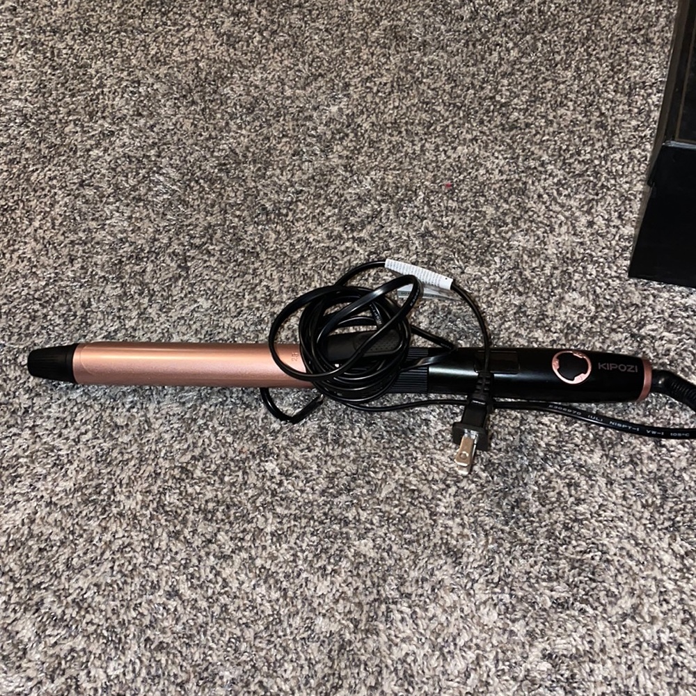 One inch ceramic curling iron 🤍used once🤍